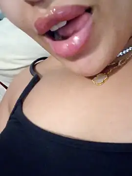 Snapshot of Sexlove1xo chatting on 06-27-26, 04:13 Sexlove1xo online show from 06-27-26, 04:13