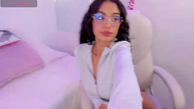 Anniie  Evans online show from 03-25-26, 04:01