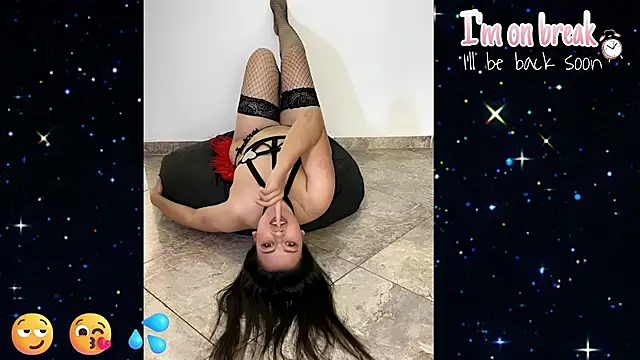 Snapshot of Mila_roussee chatting on 10-15-25, 01:48 Mila roussee online show from 10-15-25, 01:48