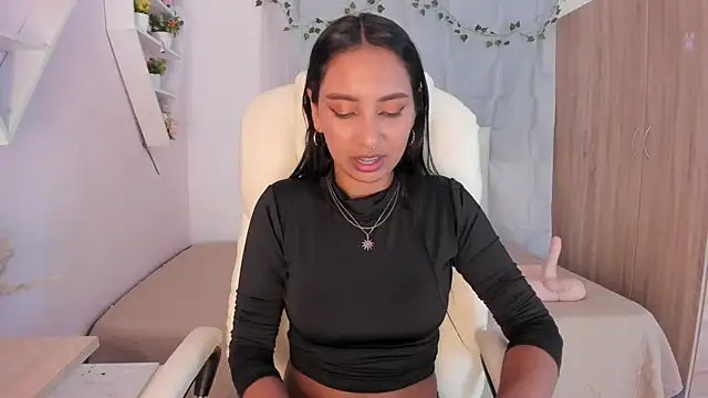 Emma lorense22 online show from 11-08-25, 05:38