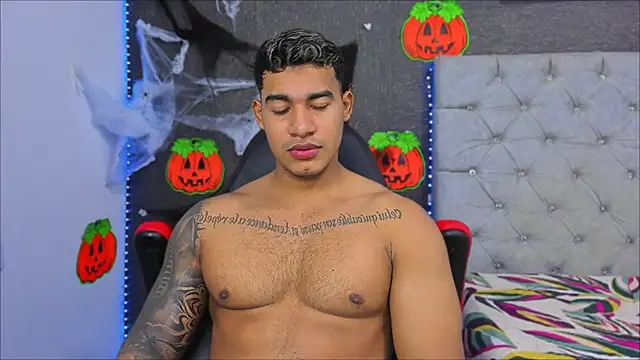 Snapshot of luigi_hot_ chatting on 10-12-25, 06:20 luigi hot online show from 10-12-25, 06:20