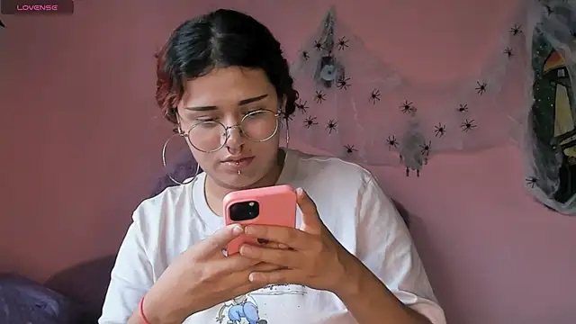 Maddy Jhonsson online show from 10-31-25, 06:48