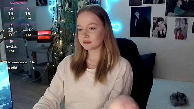 Snapshot of lissallor_ chatting on 03-05-25, 12:33 lissallor  online show from 03-05-25, 12:33