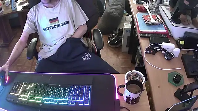 DerGeileLoveboy online show from 03-23-26, 07:08