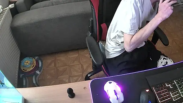 DerGeileLoveboy online show from 10-13-25, 01:34