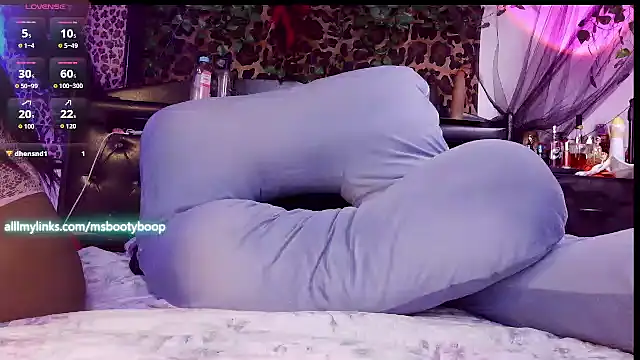 Snapshot of MsBootyBoop chatting on 05-13-26, 04:47 MsBootyBoop online show from 05-13-26, 04:47