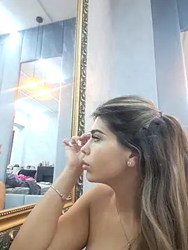 Snapshot of Bella_Posh chatting on 10-23-25, 04:33 Bella Posh online show from 10-23-25, 04:33