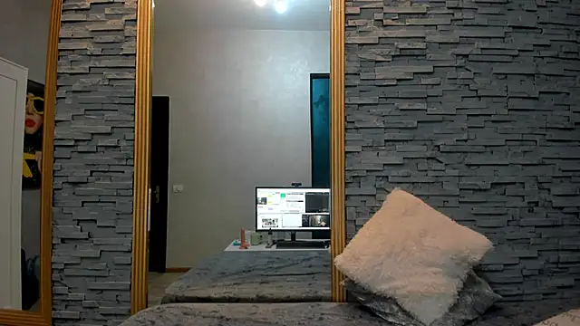 Snapshot of Bella_Posh chatting on 03-20-25, 07:14 Bella Posh online show from 03-20-25, 07:14