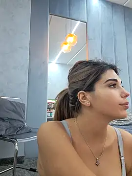 Snapshot of Bella_Posh chatting on 10-12-25, 07:43 Bella Posh online show from 10-12-25, 07:43