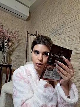 Bella Posh online show from 02-10-26, 03:33