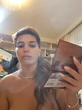 Bella Posh online show from 12-22-25, 07:08