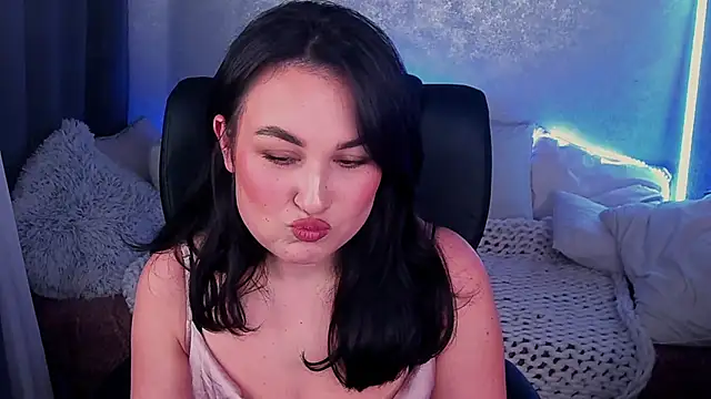 Snapshot of LilyFoxyy chatting on 02-21-25, 02:27 LilyFoxyy online show from 02-21-25, 02:27