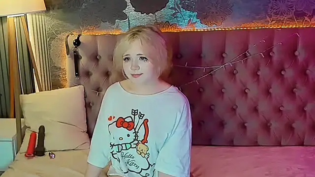 Snapshot of EmilyAngells chatting on 06-10-26, 06:58 EmilyAngells online show from 06-10-26, 06:58