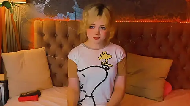 Snapshot of EmilyAngells chatting on 05-14-26, 06:32 EmilyAngells online show from 05-14-26, 06:32