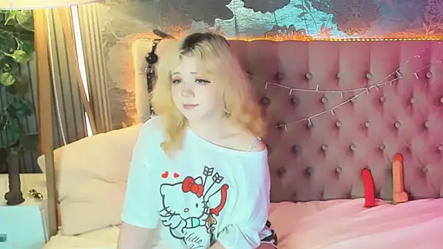 Snapshot of EmilyAngells chatting on 05-29-26, 06:52 EmilyAngells online show from 05-29-26, 06:52