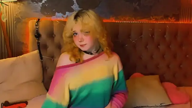 Snapshot of EmilyAngells chatting on 05-11-26, 07:21 EmilyAngells online show from 05-11-26, 07:21