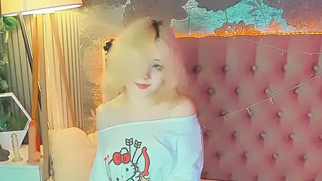 Snapshot of EmilyAngells chatting on 07-17-26, 06:43 EmilyAngells online show from 07-17-26, 06:43