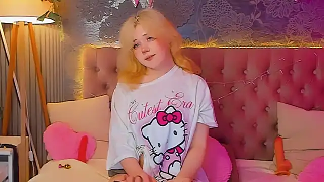 Snapshot of EmilyAngells chatting on 04-22-26, 06:20 EmilyAngells online show from 04-22-26, 06:20