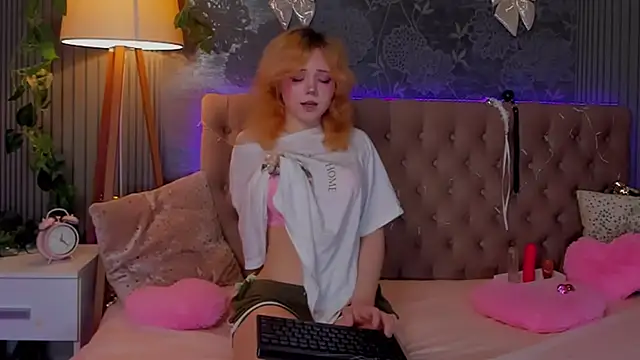 EmilyAngells online show from 12-19-25, 07:11