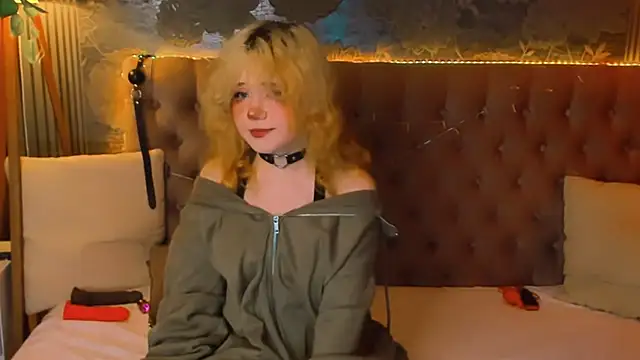 Snapshot of EmilyAngells chatting on 05-12-26, 05:59 EmilyAngells online show from 05-12-26, 05:59