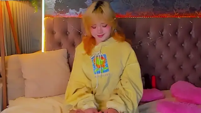 Snapshot of EmilyAngells chatting on 02-10-26, 07:29 EmilyAngells online show from 02-10-26, 07:29