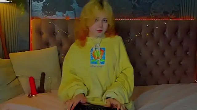 Snapshot of EmilyAngells chatting on 02-06-26, 07:04 EmilyAngells online show from 02-06-26, 07:04