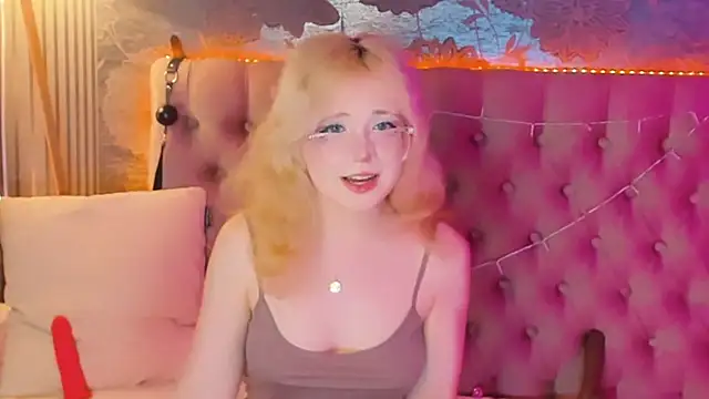 Snapshot of EmilyAngells chatting on 06-27-26, 08:09 EmilyAngells online show from 06-27-26, 08:09