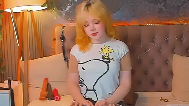 Snapshot of EmilyAngells chatting on 04-28-26, 06:07 EmilyAngells online show from 04-28-26, 06:07
