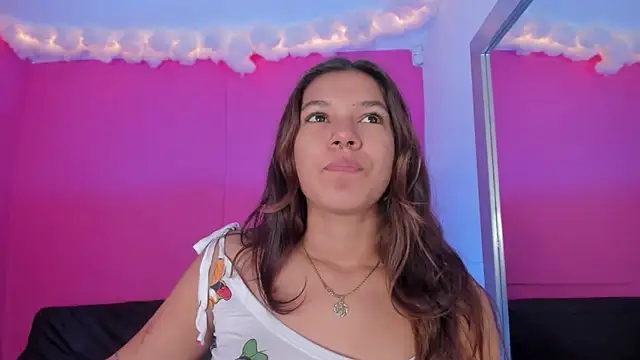 Snapshot of violett_24_ chatting on 03-22-25, 12:57 violett 24 online show from 03-22-25, 12:57