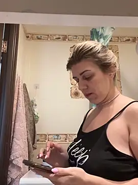 Lusi Luxary online show from 10-28-25, 05:18