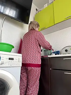 Lusi Luxary online show from 03-17-25, 10:06