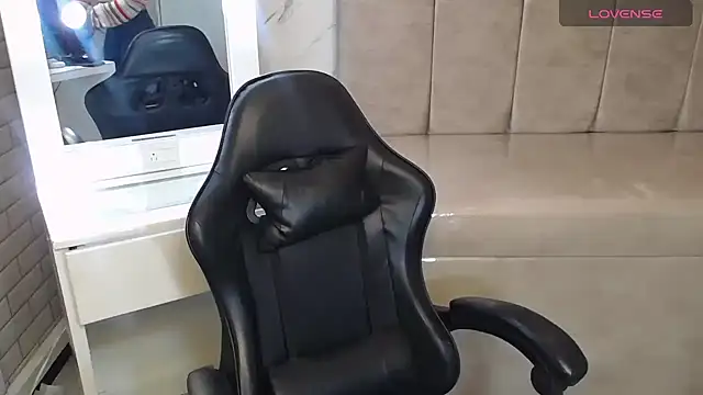 Isabella Collen v online show from 03-06-26, 01:06