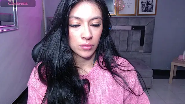 Isabella Collen v online show from 11-17-25, 01:04