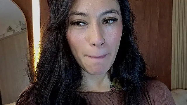Snapshot of Isabella_Collen_v chatting on 07-16-26, 01:08 Isabella Collen v online show from 07-16-26, 01:08