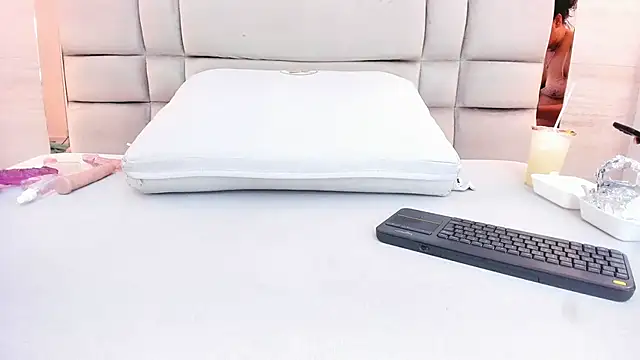 Snapshot of selena_foxshade chatting on 02-27-25, 01:19 selena foxshade online show from 02-27-25, 01:19