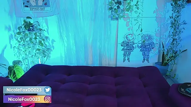 NicoleFox23  online show from 04-08-26, 11:17