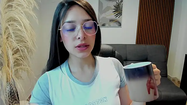 Snapshot of angeline_davies chatting on 09-23-25, 01:40 angeline davies online show from 09-23-25, 01:40