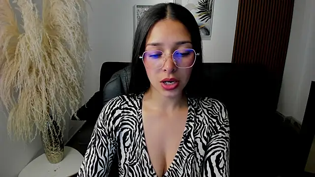 Snapshot of angeline_davies chatting on 10-03-25, 04:36 angeline davies online show from 10-03-25, 04:36