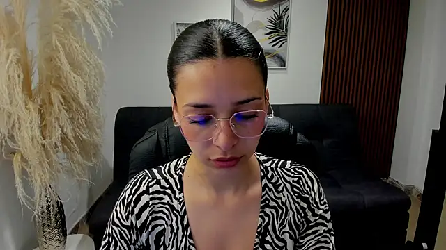 Snapshot of angeline_davies chatting on 09-26-25, 01:29 angeline davies online show from 09-26-25, 01:29