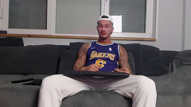 Snapshot of Zzedd chatting on 03-06-25, 05:43 Zzedd online show from 03-06-25, 05:43