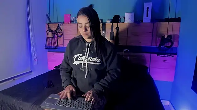 ChloeAllennn online show from 04-13-26, 01:59