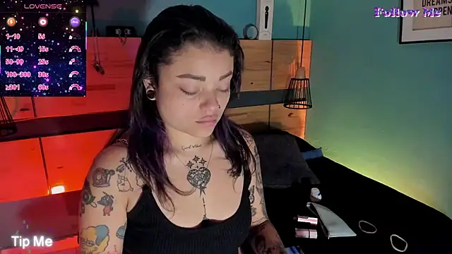 ChloeAllennn online show from 12-22-25, 12:05