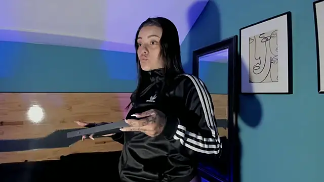 ChloeAllennn online show from 05-12-26, 12:00