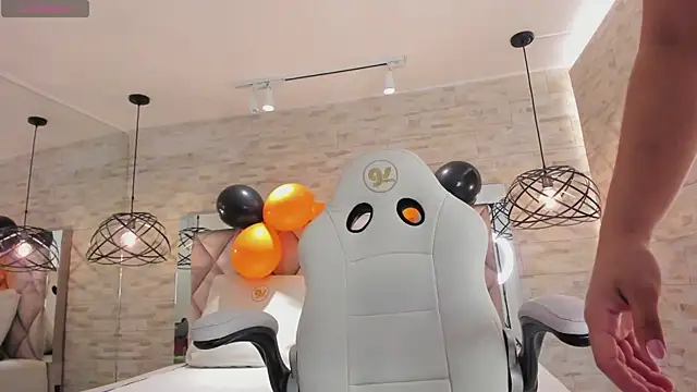 celene midnight online show from 10-31-25, 07:43