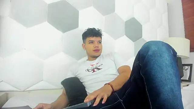 Axel Forte online show from 04-21-26, 02:01