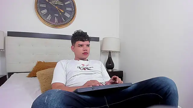 Axel Forte online show from 05-26-26, 03:54