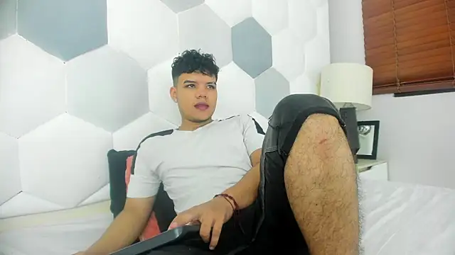 Axel Forte online show from 04-18-26, 01:46