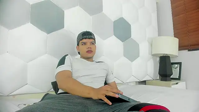 Axel Forte online show from 04-30-26, 01:51