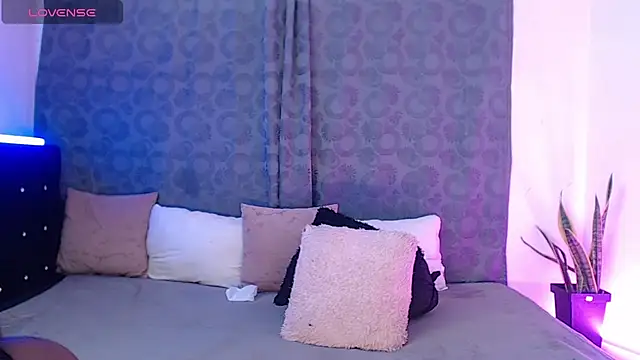 Lauryn lee online show from 04-22-26, 12:06