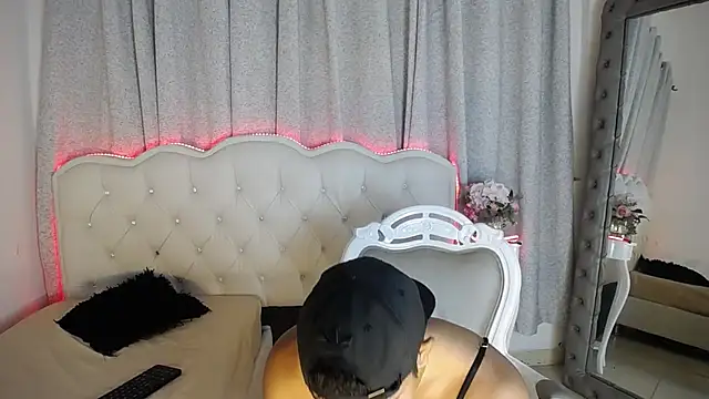 Snapshot of Javier_Hot27 chatting on 02-26-25, 12:27 Javier Hot27 online show from 02-26-25, 12:27